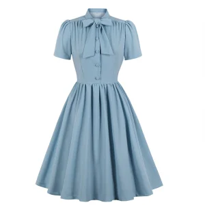 robe année 50 avec foulard discret
